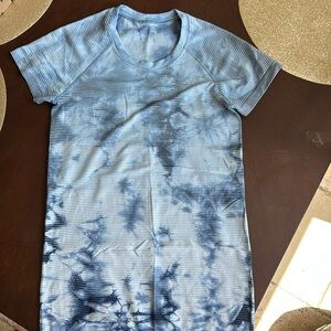 Lululemon women’s shirt